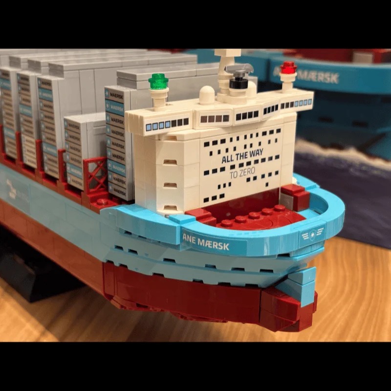 New 2026 Dual-Fuel Container V - огляд і ціна Model Kit Ikaruga